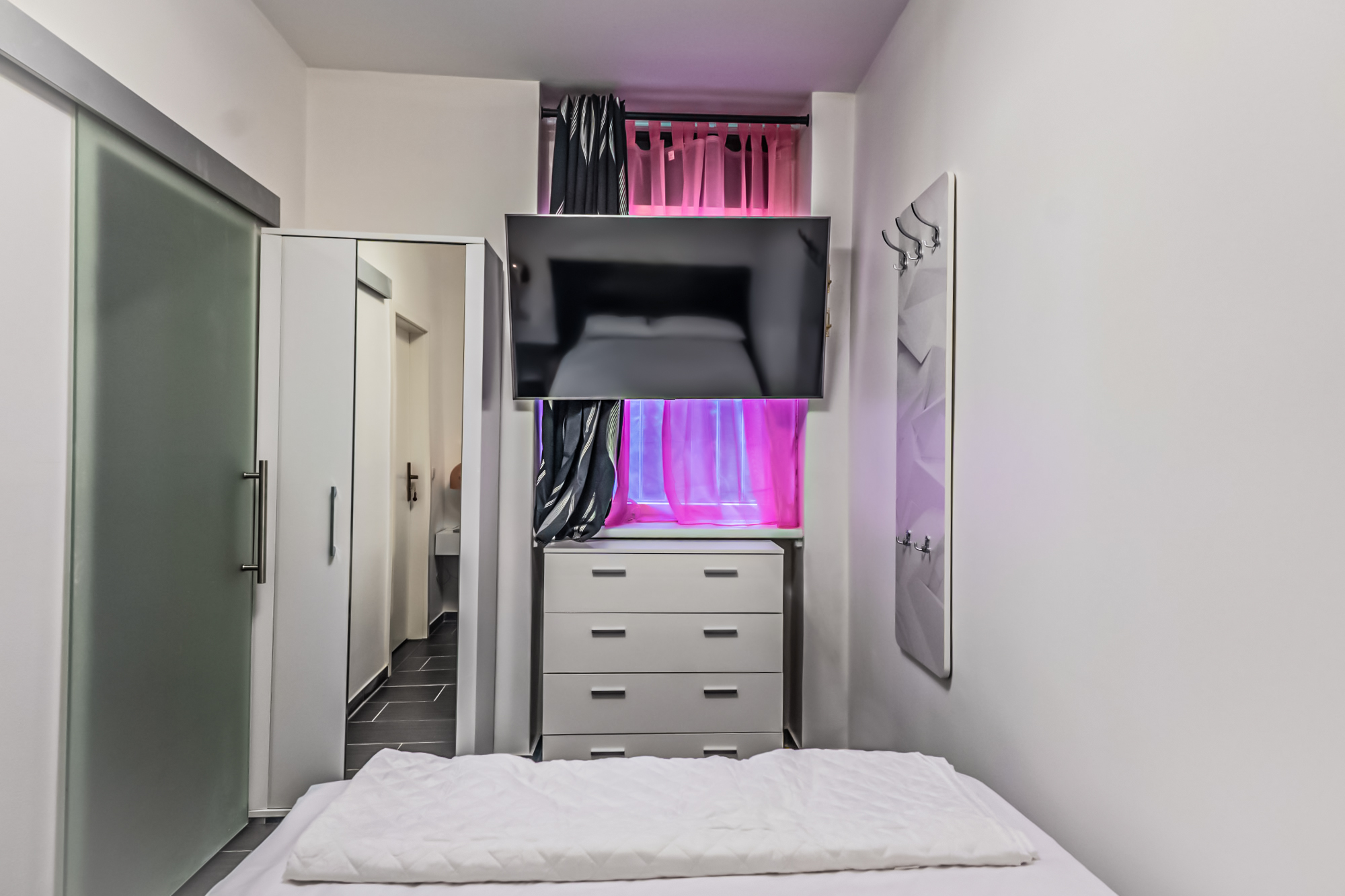 Zimmer 3 (Krabbe Apartment – Berlin)